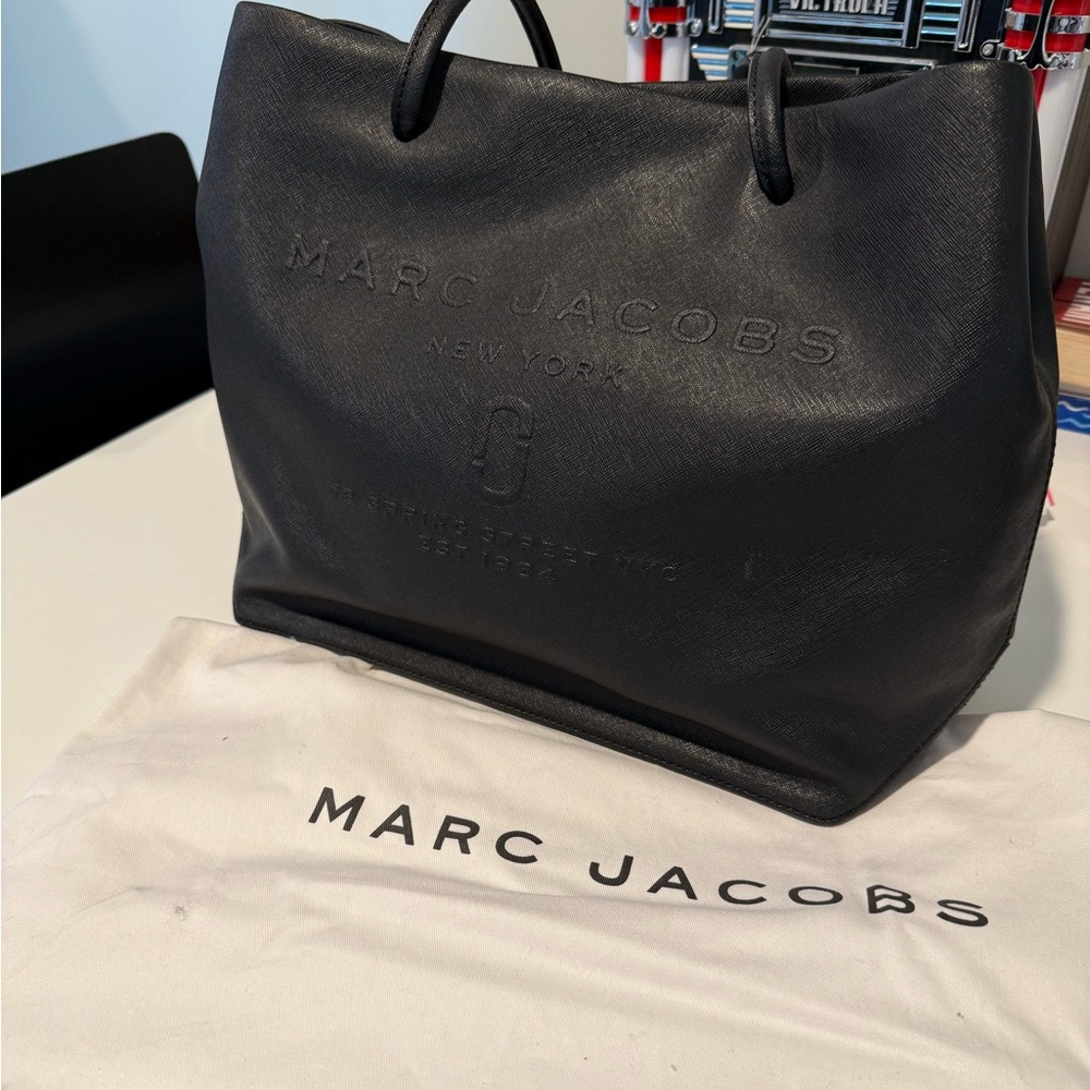 Marc Jacobs Elegant Black Handbag